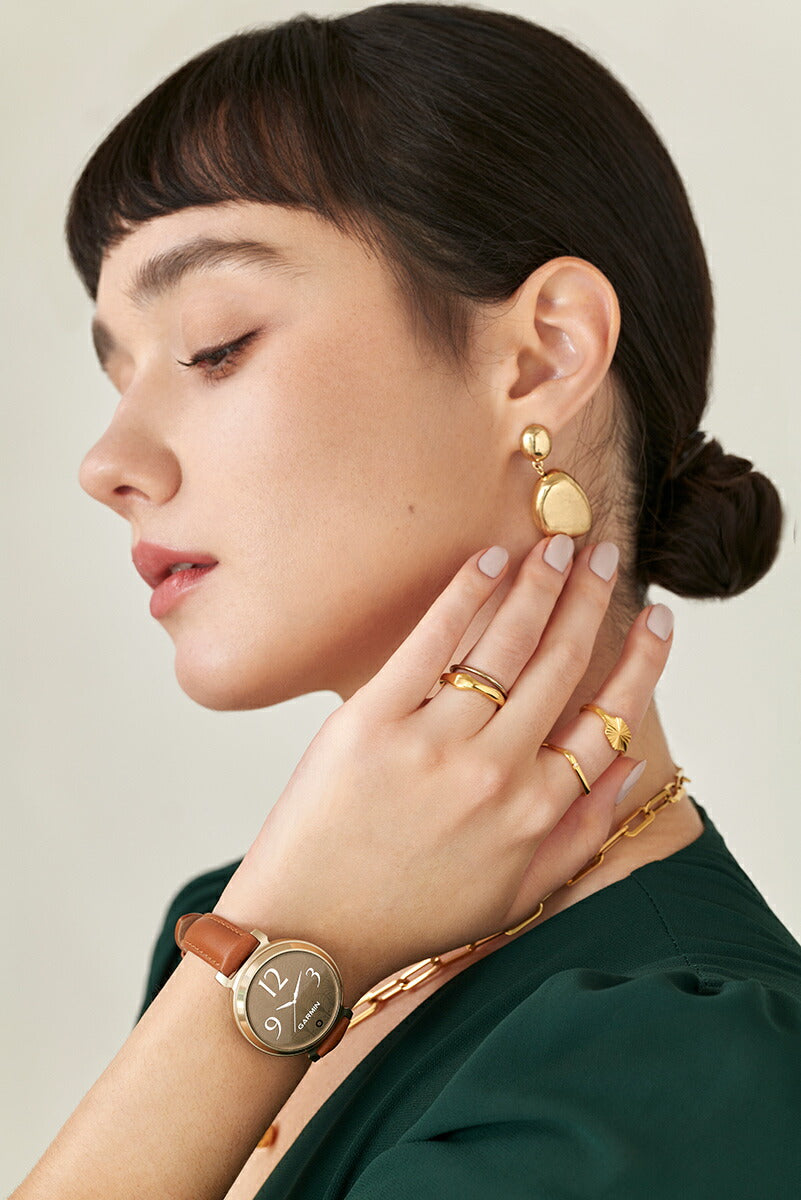 ガーミン GARMIN Lily 2 Classic リリー2 クラシック GPS スマートウォッチ ウェアラブル 010-02839-50 腕時計 レディース Tan Leather/Cream Gold【2024 新作】