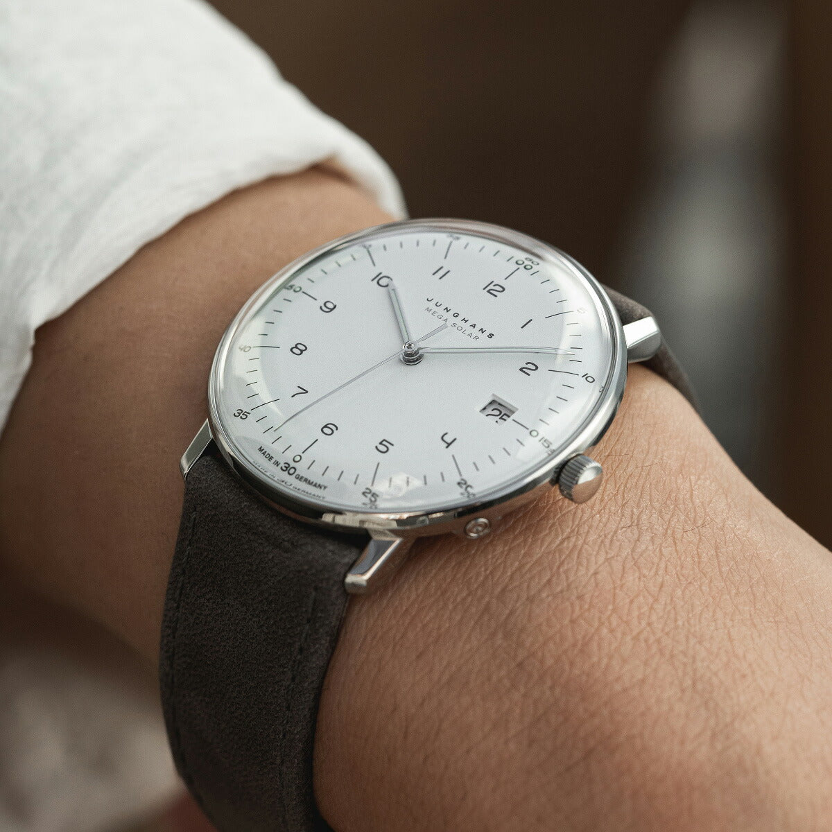 ユンハンス JUNGHANS Max Bill MEGA Solar マックス ビル メガ ソーラー 腕時計 メンズ 電波ソーラー 059 2021 02【60回分割手数料無料!】