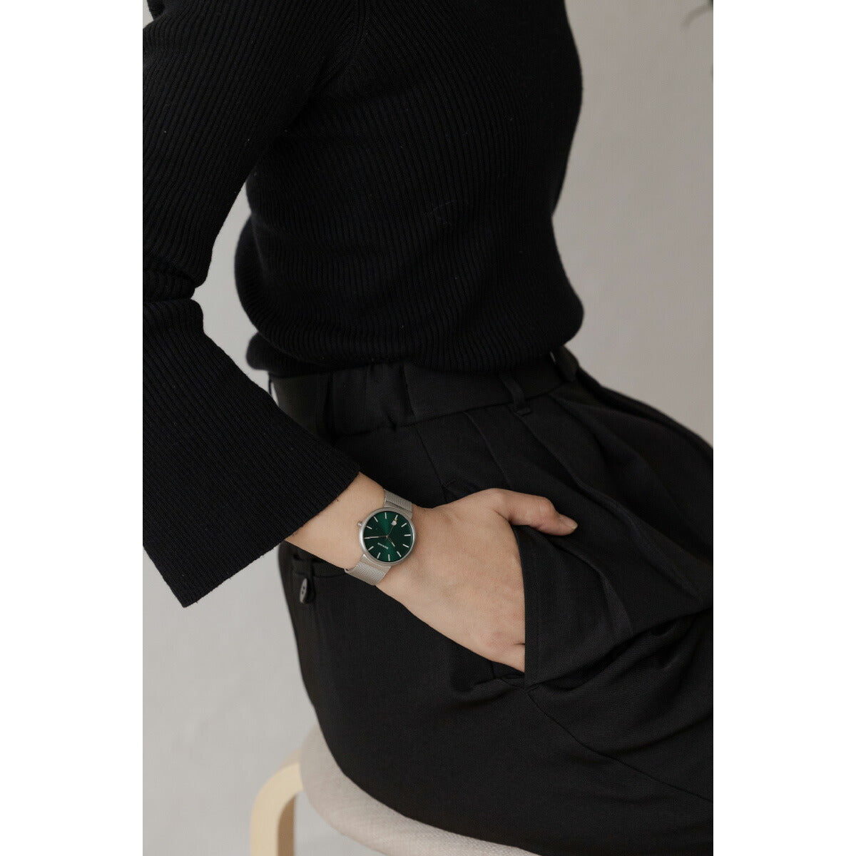 ベーリング BERING 腕時計 クラシック スカンジナビアン カービングメッシュ グリーン Unisex Classic Curving Mesh Green 11035-008【2025 新作】