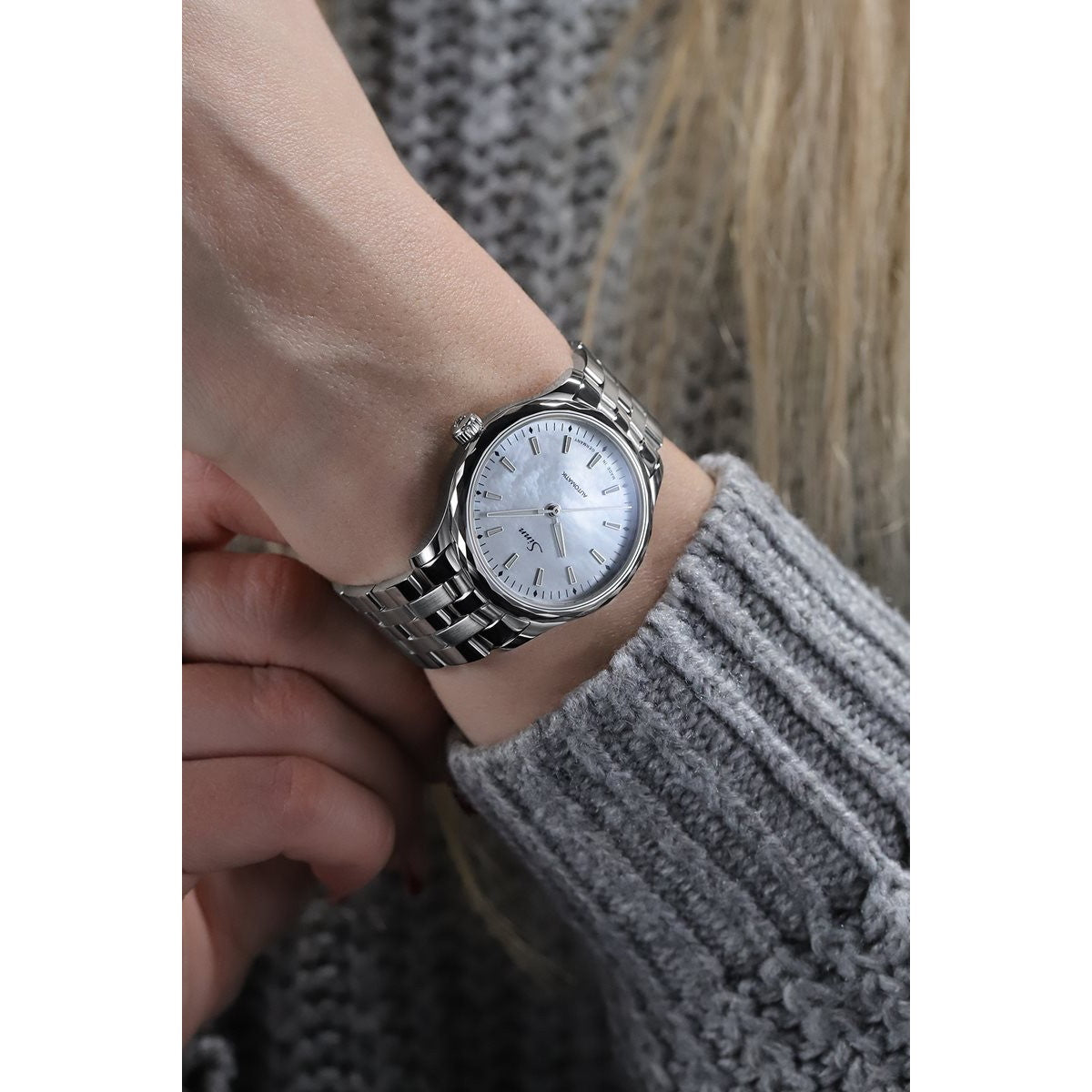 Sinn ジン 534 Mother-of-Pearl W 自動巻 腕時計 Classic Timepieces Ladies Watches クラシック レディース ステンレスバンド ドイツ製【60回分割手数料無料!】