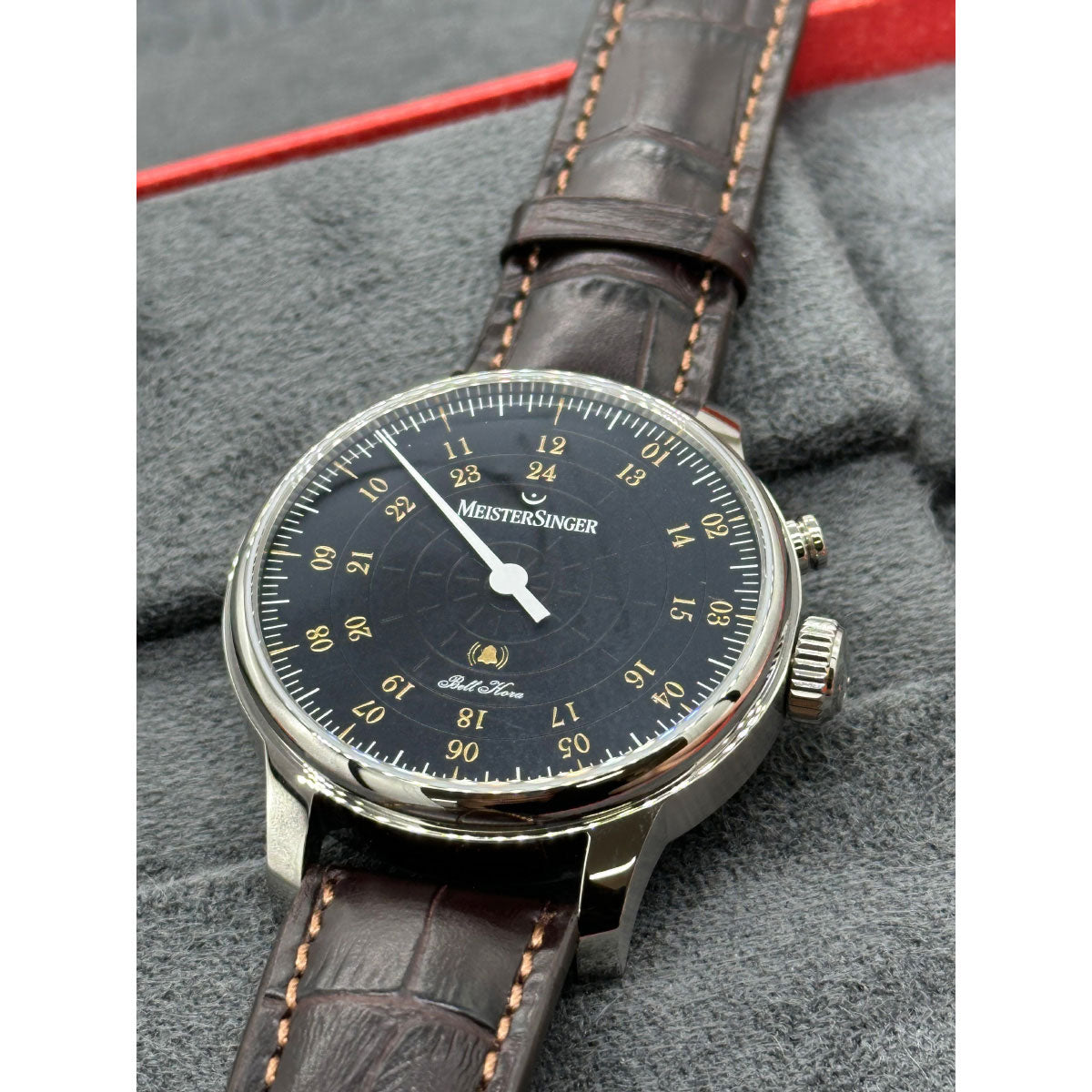 マイスタージンガー MeisterSinger ベルホーラ ブラック&ゴールド 43mm Bell Hora Black with gold 自動巻き 腕時計 メンズ BHO902G