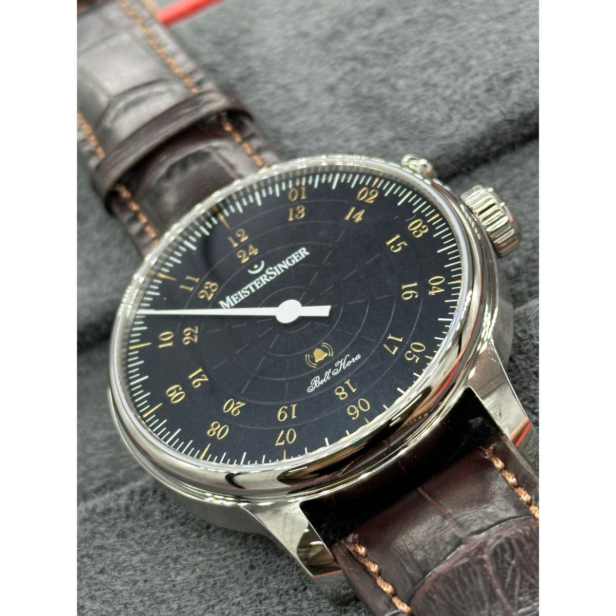 マイスタージンガー MeisterSinger ベルホーラ ブラック&ゴールド 43mm Bell Hora Black with gold 自動巻き 腕時計 メンズ BHO902G