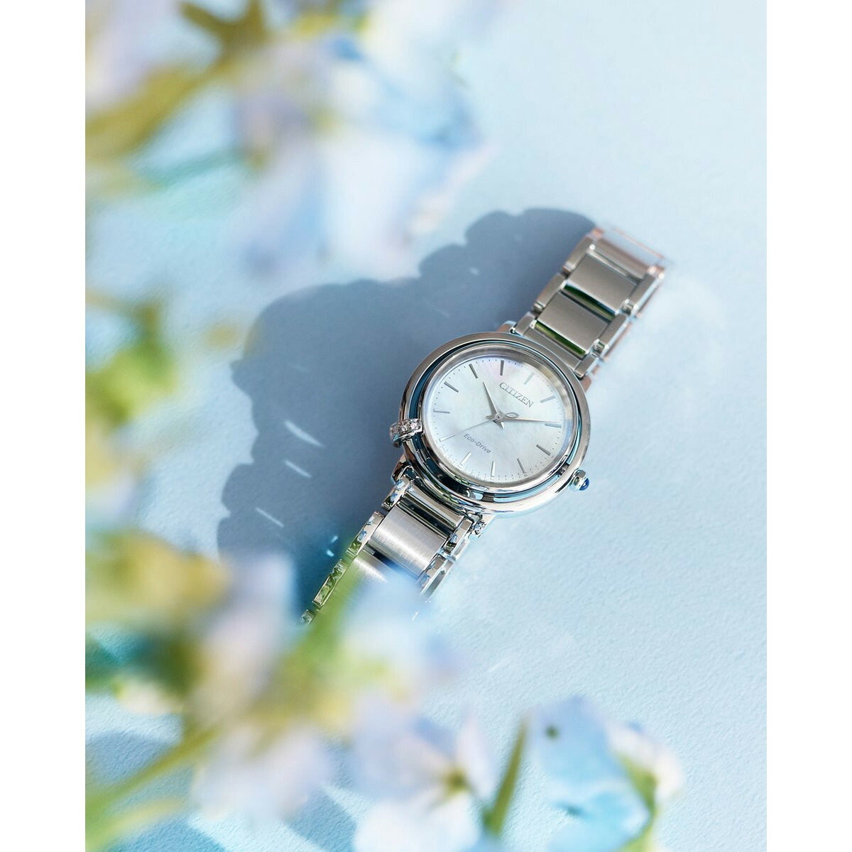 シチズン エル CITIZEN L エコドライブ 腕時計 レディース EM1090-60D ダイヤ入り 白蝶貝文字板 ARCLY Collection 日の出 モチーフ 替えバンド付き