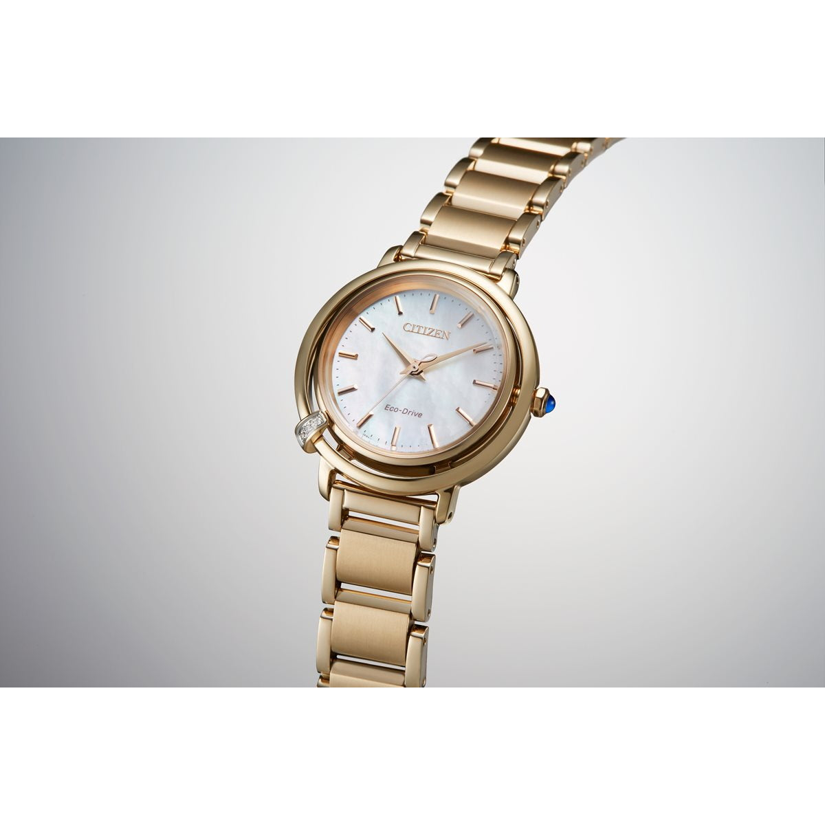 シチズン エル CITIZEN L エコドライブ 腕時計 レディース EM1093-61D ダイヤ入り 白蝶貝文字板 ARCLY Collection 日の出 モチーフ 替えバンド付き