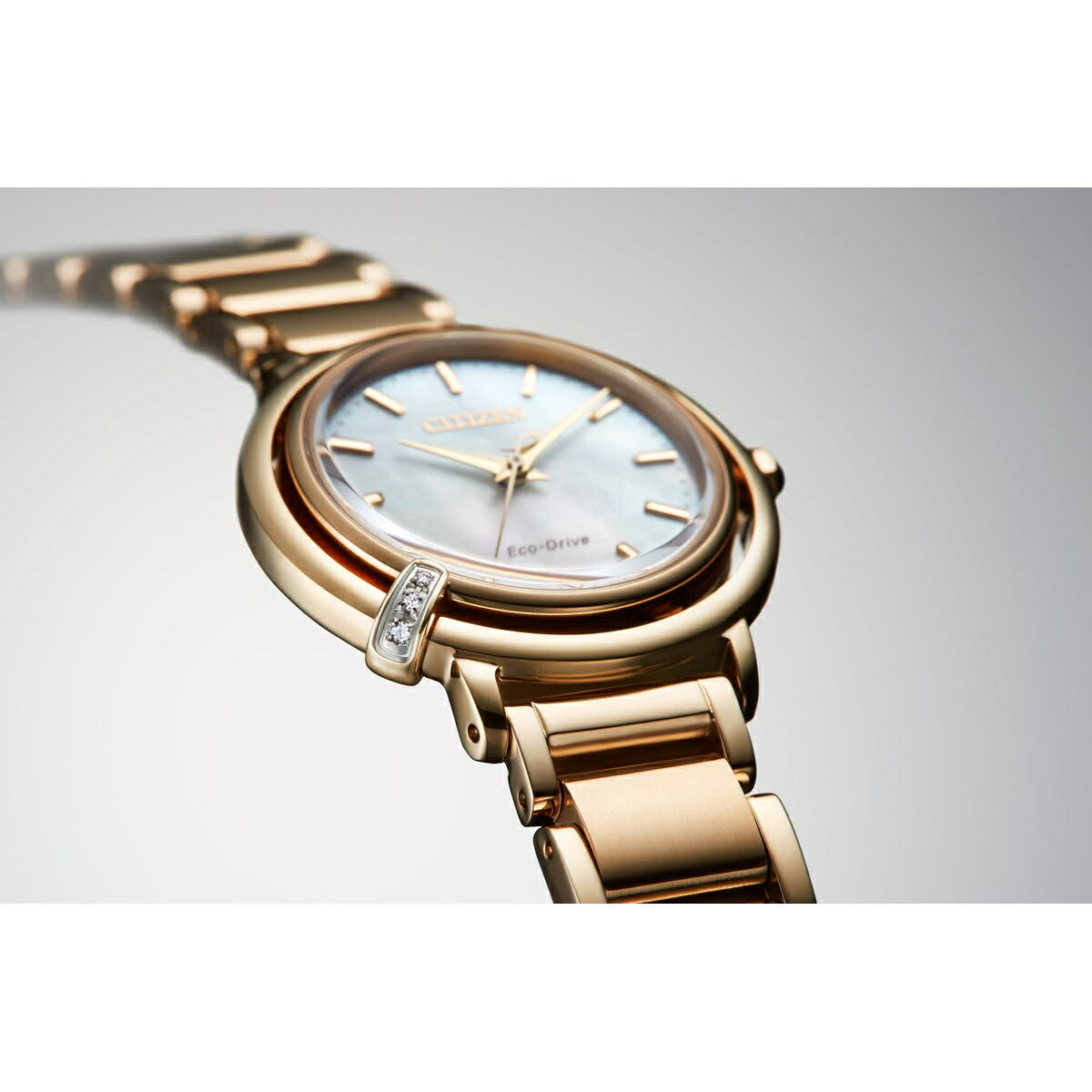シチズン エル CITIZEN L エコドライブ 腕時計 レディース EM1093-61D ダイヤ入り 白蝶貝文字板 ARCLY Collection 日の出 モチーフ 替えバンド付き