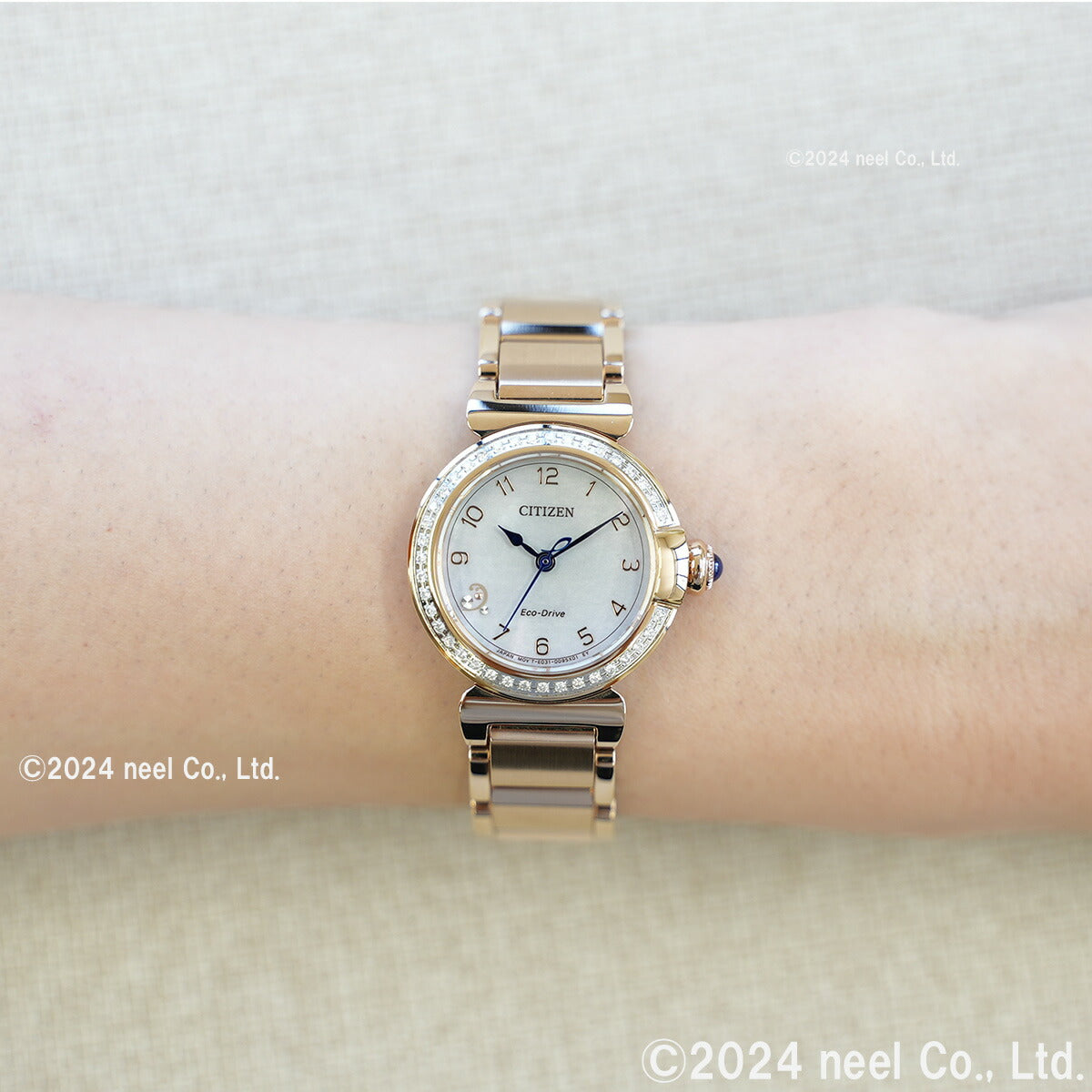 シチズン エル CITIZEN L エコドライブ 腕時計 レディース EM1123-89D 白蝶貝文字板 ROUND Collection スズラン モチーフ【2024 新作】