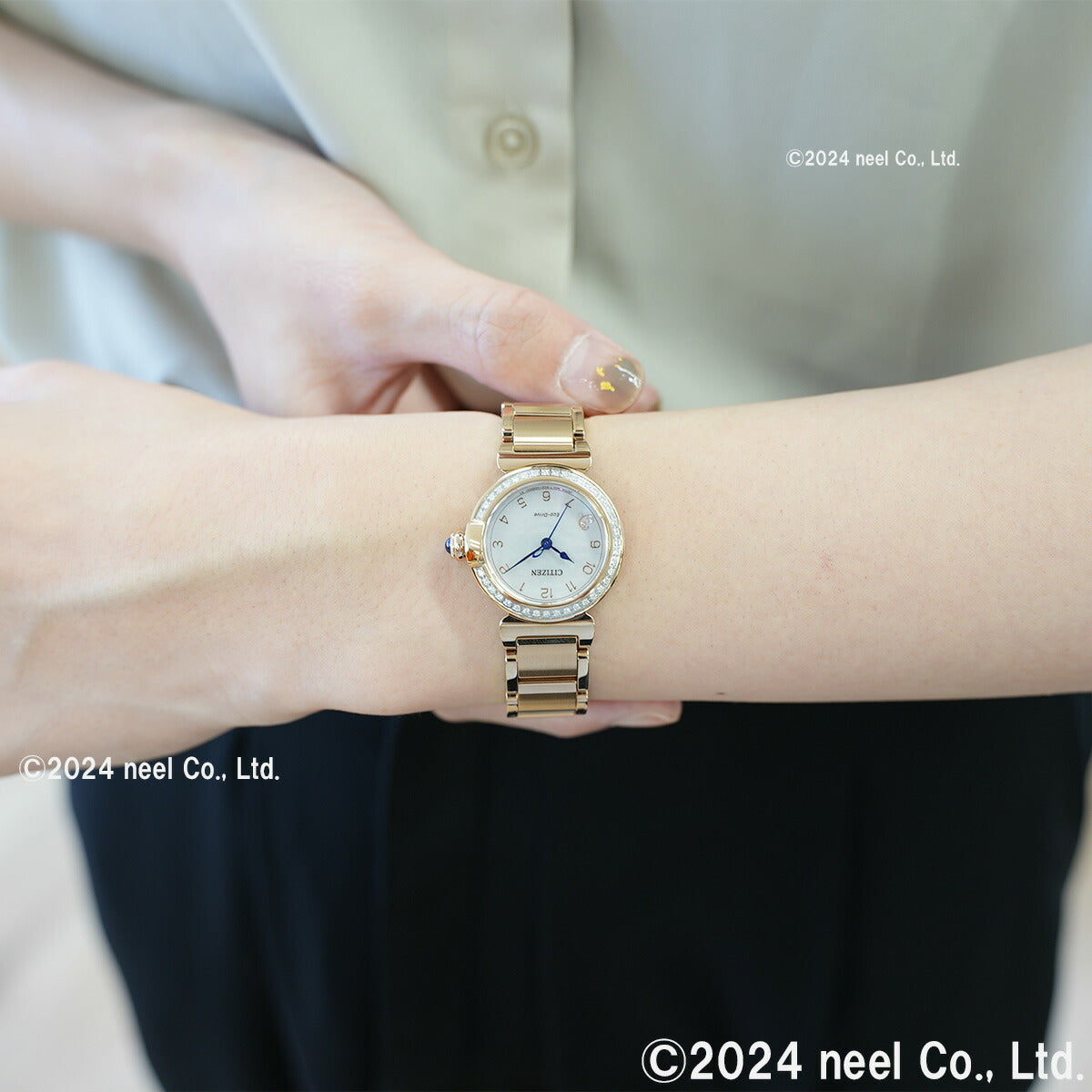 シチズン エル CITIZEN L エコドライブ 腕時計 レディース EM1123-89D 白蝶貝文字板 ROUND Collection スズラン モチーフ【2024 新作】