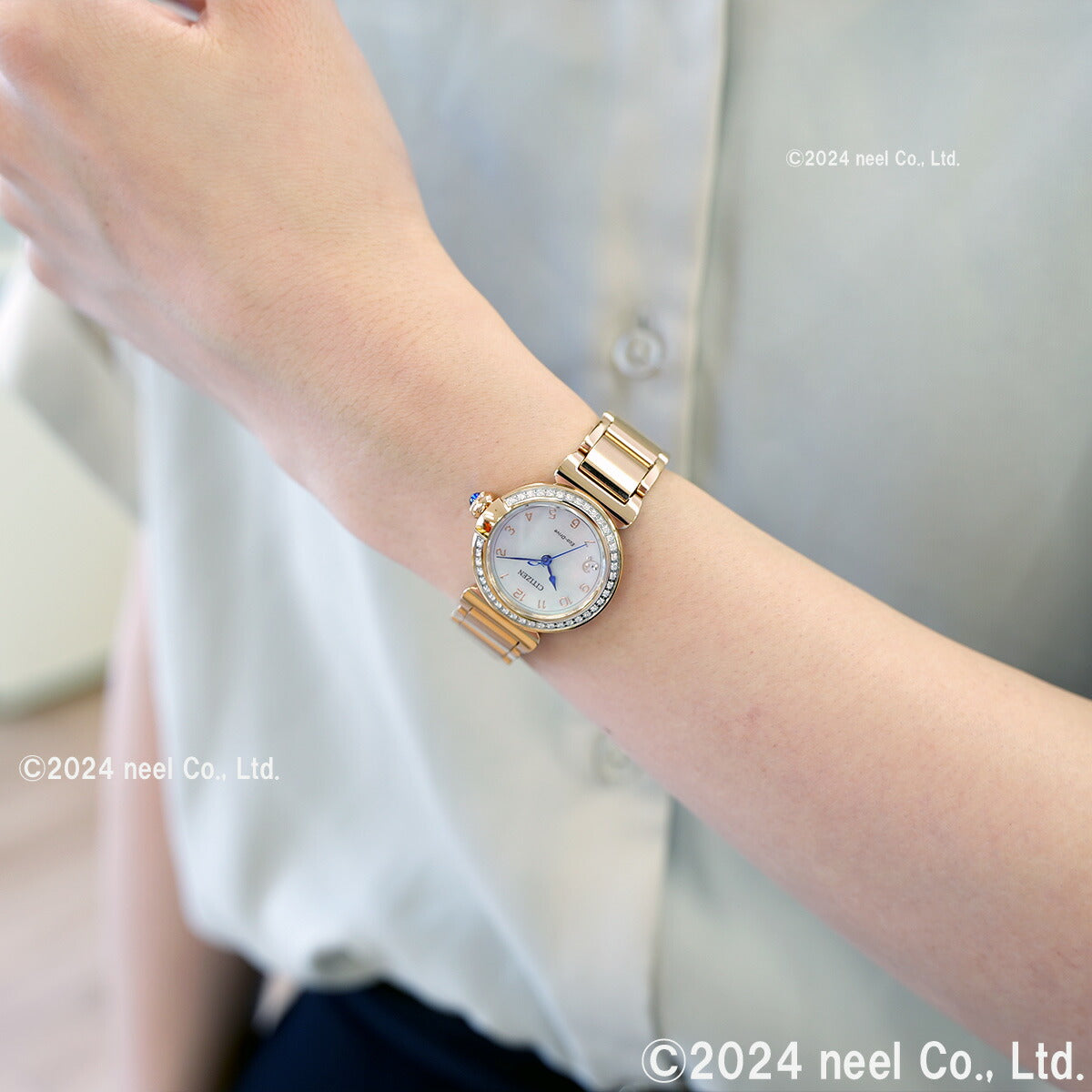 シチズン エル CITIZEN L エコドライブ 腕時計 レディース EM1123-89D 白蝶貝文字板 ROUND Collection スズラン モチーフ【2024 新作】