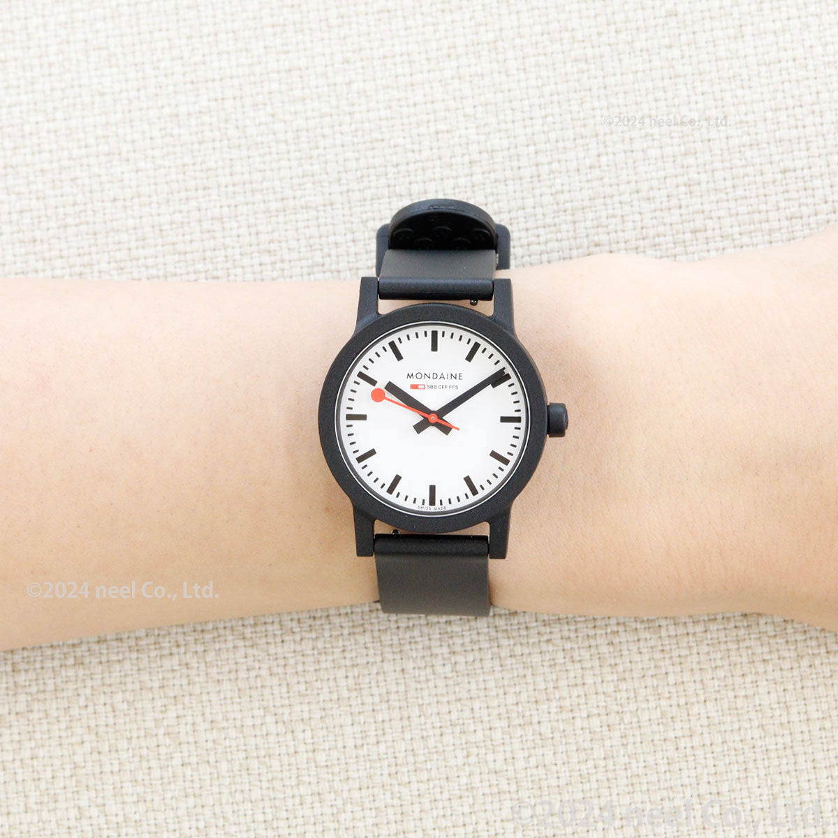 モンディーン MONDAINE 腕時計 レディース エッセンス 32mm ホワイトダイヤル essence MS1.32110.RB