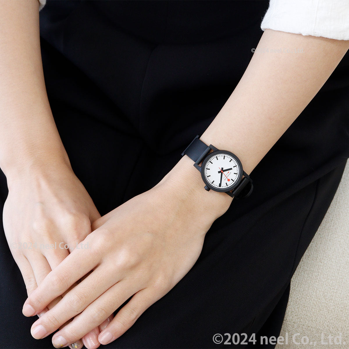 モンディーン MONDAINE 腕時計 レディース エッセンス 32mm ホワイトダイヤル essence MS1.32110.RB