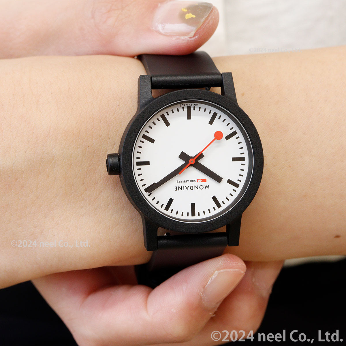 モンディーン MONDAINE 腕時計 レディース エッセンス 32mm ホワイトダイヤル essence MS1.32110.RB