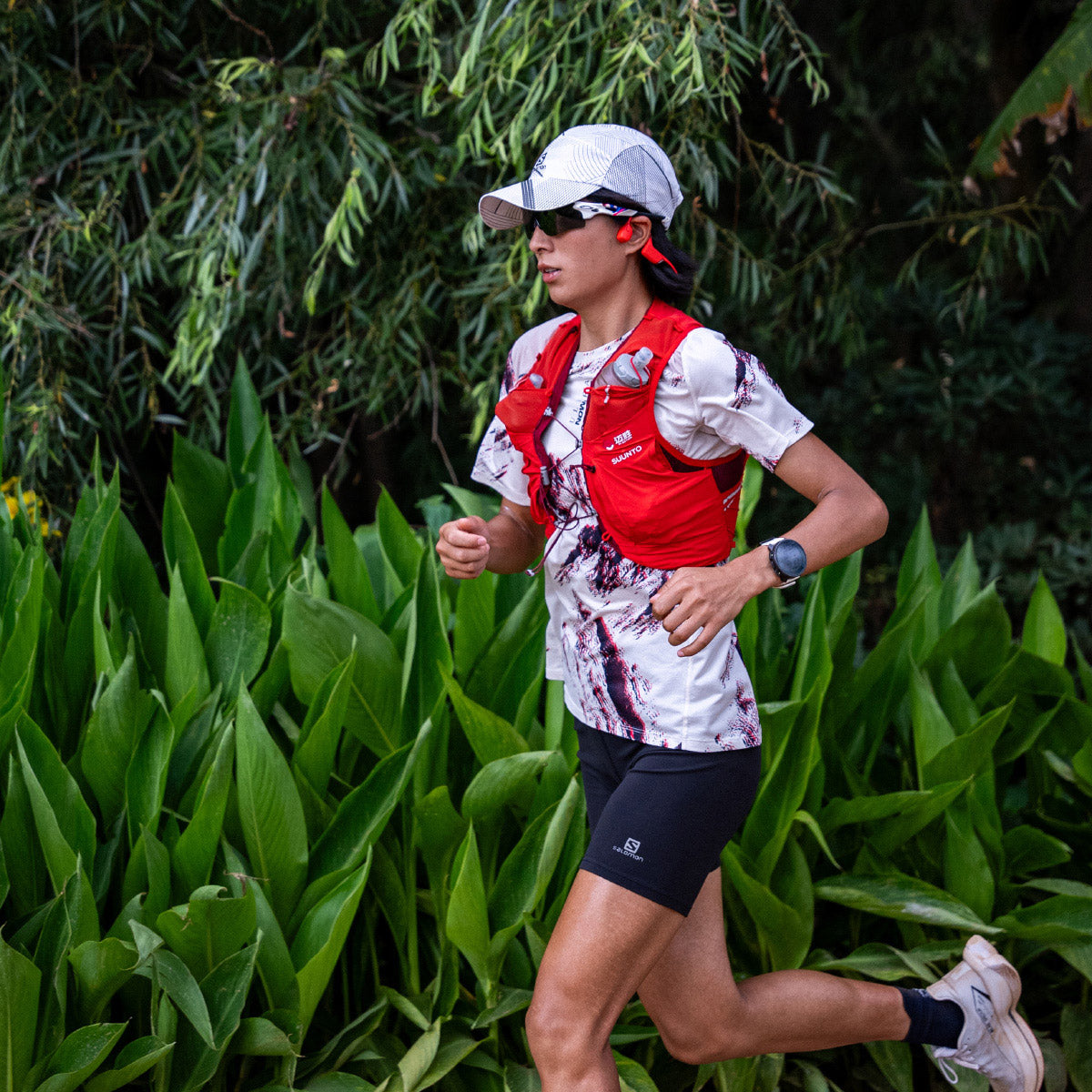 スント SUUNTO Sonic Coral Red ソニック コーラルレッド 骨伝導イヤホン オープンイヤー ヘッドホン ワイヤレスイヤホン スポーツ SS050948000