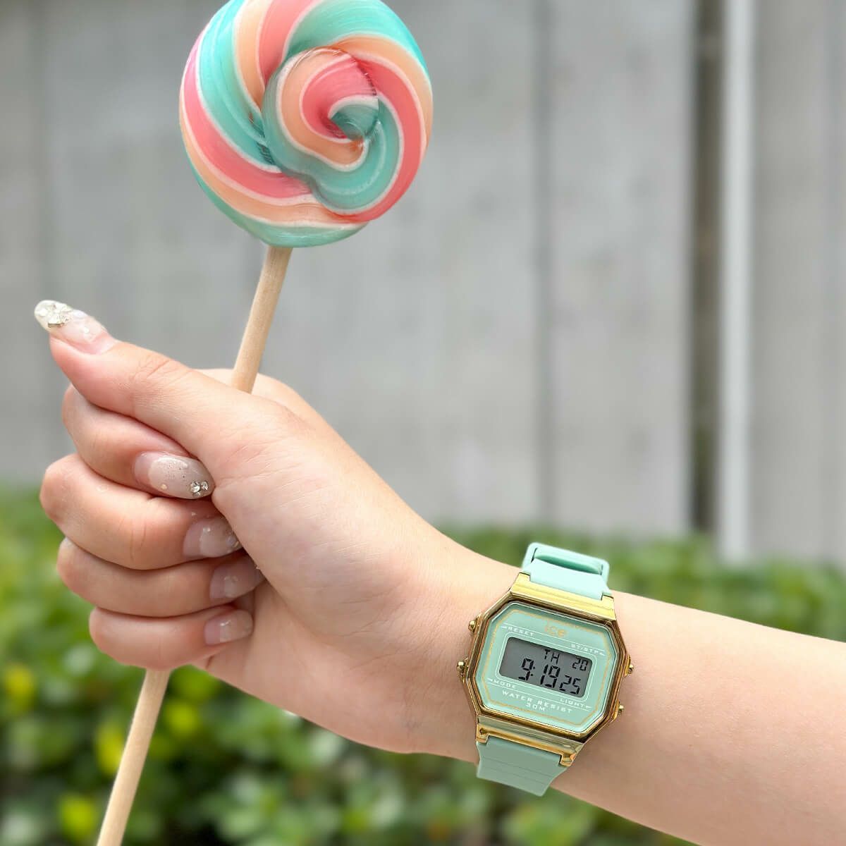 アイスウォッチ ICE-WATCH デジタル 腕時計 メンズ レディース アイスデジット レトロ ICE digit retro ラグーングリーン スモール 022060