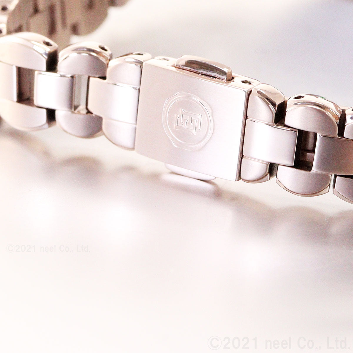 シチズン エクシード CITIZEN EXCEED エコドライブ 電波時計 ティタニア ハッピーフライト 腕時計 レディース ES9482-51W フラワーバンド トノー型