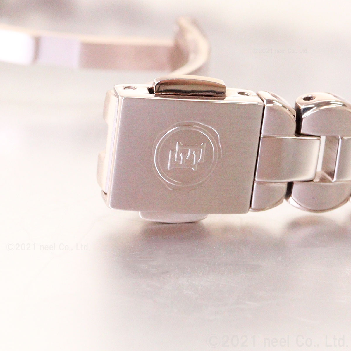 シチズン エクシード CITIZEN EXCEED エコドライブ 電波時計 ティタニア ハッピーフライト 腕時計 レディース ES9482-51W フラワーバンド トノー型