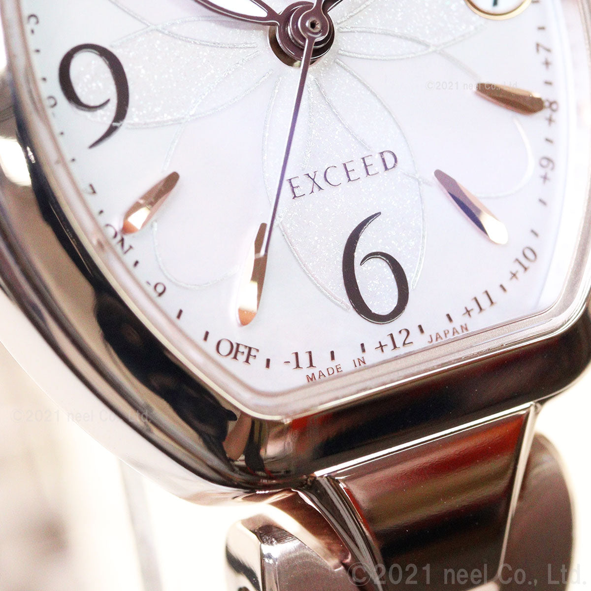 シチズン エクシード CITIZEN EXCEED エコドライブ 電波時計 ティタニア ハッピーフライト 腕時計 レディース ES9482-51W フラワーバンド トノー型