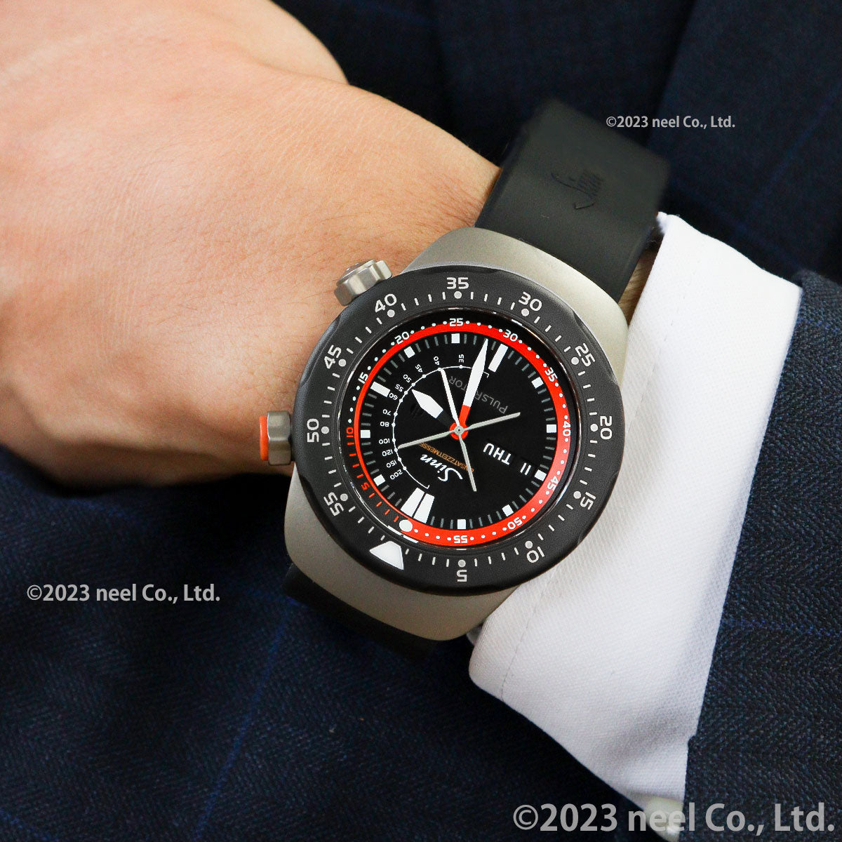 Sinn ジン EZM12 自動巻 ドクターヘリの救命医師のために開発されたモデル Instrument Watches シリコンバンド ポケットナイフ、ベルト交換ツール、バネ棒セット ドイツ製【60回分割手数料無料!】