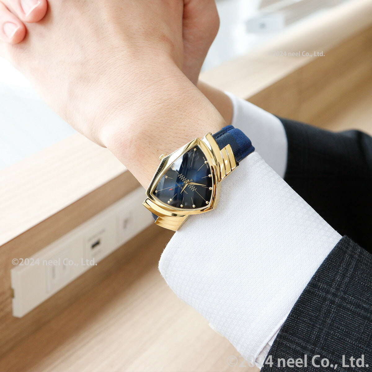ハミルトン HAMILTON ベンチュラ クォーツ ブルー エルビス H24301941 腕時計 メンズ レディース VENTURA QUARTZ【正規品】【60回分割手数料無料!】