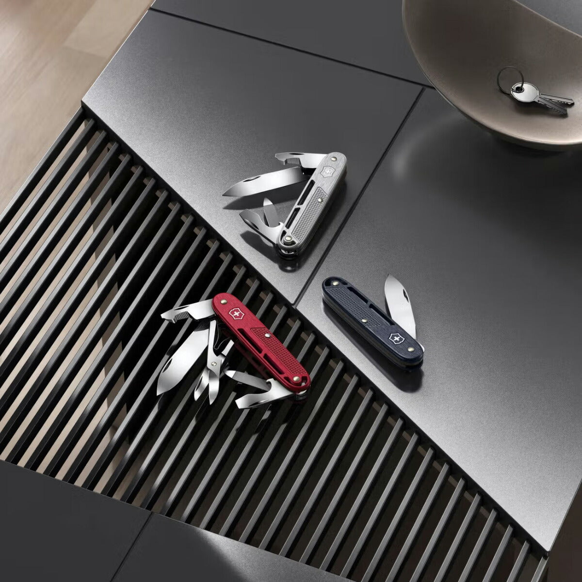 ビクトリノックス VICTORINOX リファインド シナジー ALOX シルバー マルチツール ナイフ DIY アウトドア キャンプ 0.8216.26