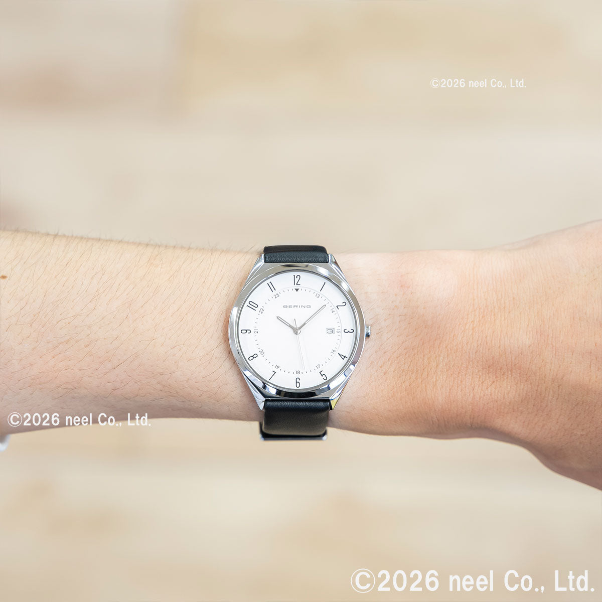 ベーリング BERING 腕時計 メンズ レディース ウルトラスリム レザーベルト ホワイト×ブラック Mens Unisex Ultra Slim 18738-404【2026 新作】
