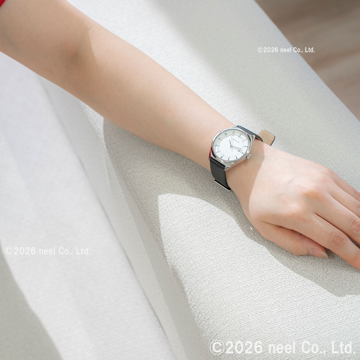 ベーリング BERING 腕時計 メンズ レディース ウルトラスリム レザーベルト ホワイト×ブラック Mens Unisex Ultra Slim 18738-404【2026 新作】