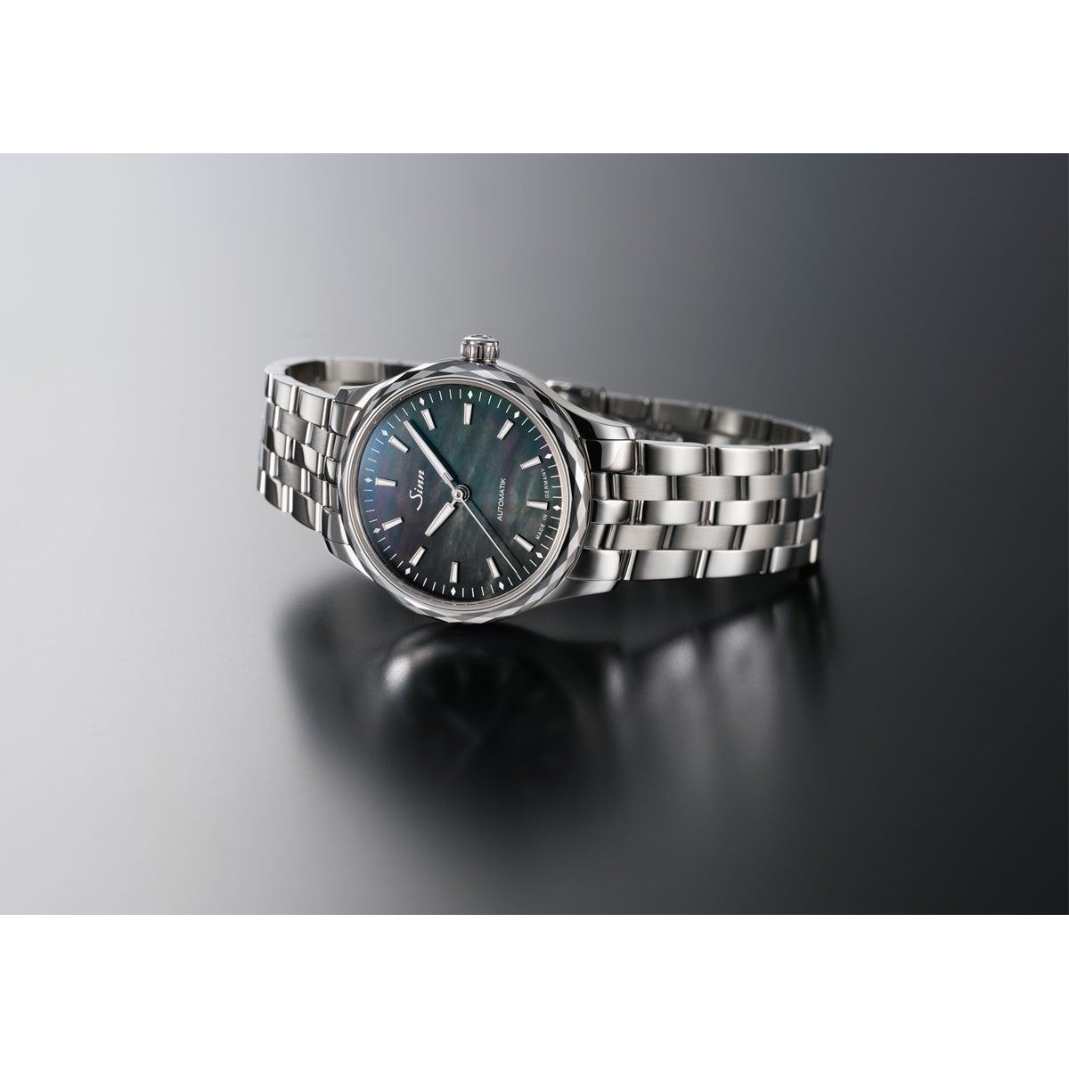 Sinn ジン 534 Mother-of-Pearl S 自動巻き 腕時計 Classic Timepieces Ladies Watches クラシック ステンレスバンド ドイツ製【60回分割手数料無料！】