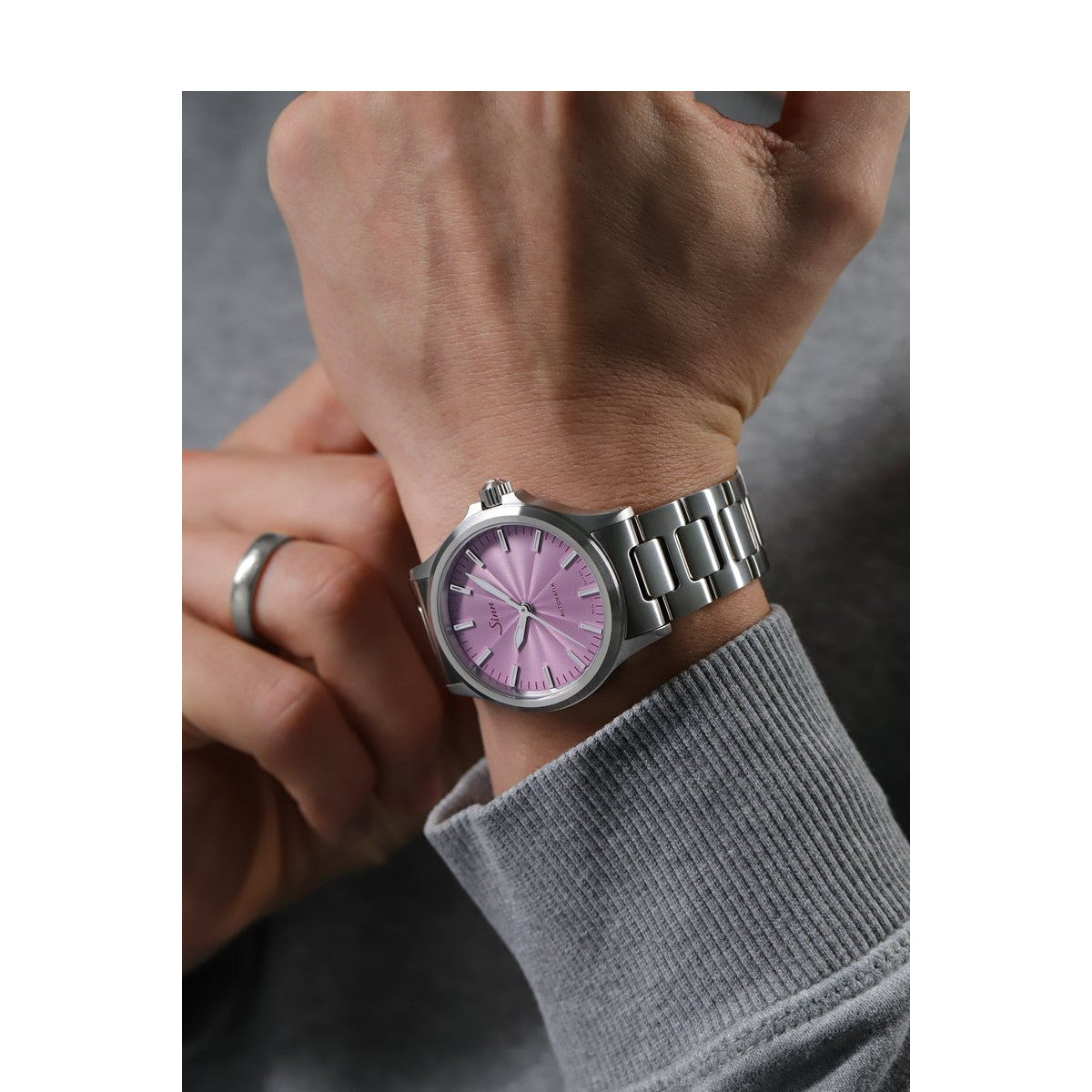 Sinn ジン 556 Mauve 自動巻き 世界限定300本 腕時計 メンズ レディース Pilot Watches パイロットウォッチ ファインアジャスト付きブレスレット ドイツ製