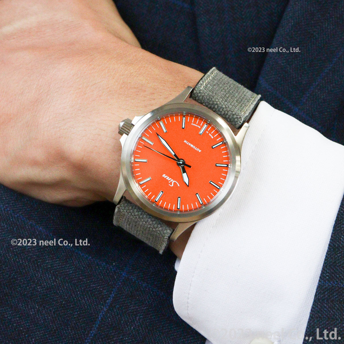 【60回分割手数料無料！】Sinn ジン 556 Carnelian Red 自動巻き 腕時計 メンズ Instrument Watches インストゥルメント ウォッチ カーネリアンレッド キャンバスレザーストラップ ドイツ製