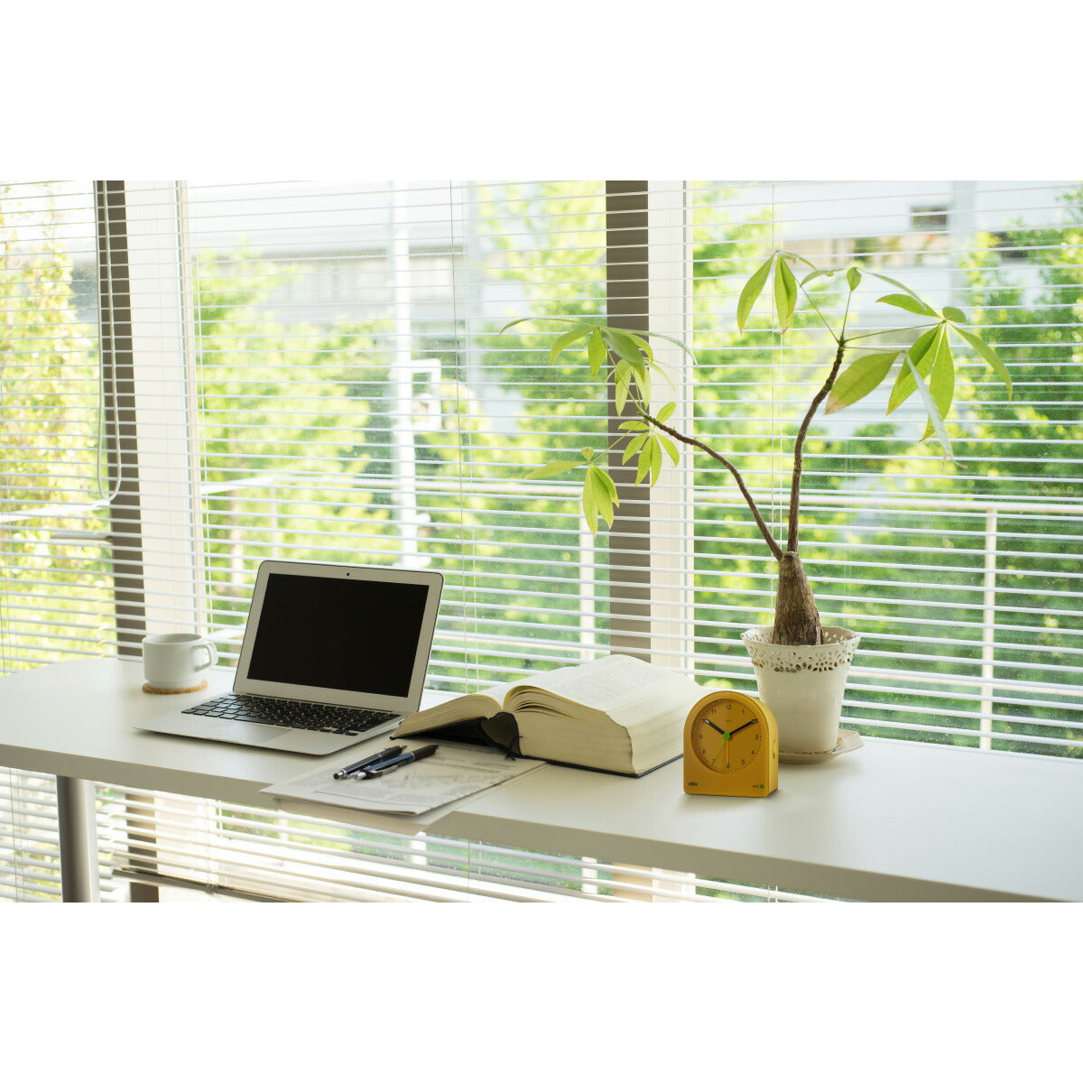 BRAUN ブラウン アラームクロック BC22Y アナログ 目覚まし時計 置き時計 Alarm Clock 82mm イエロー