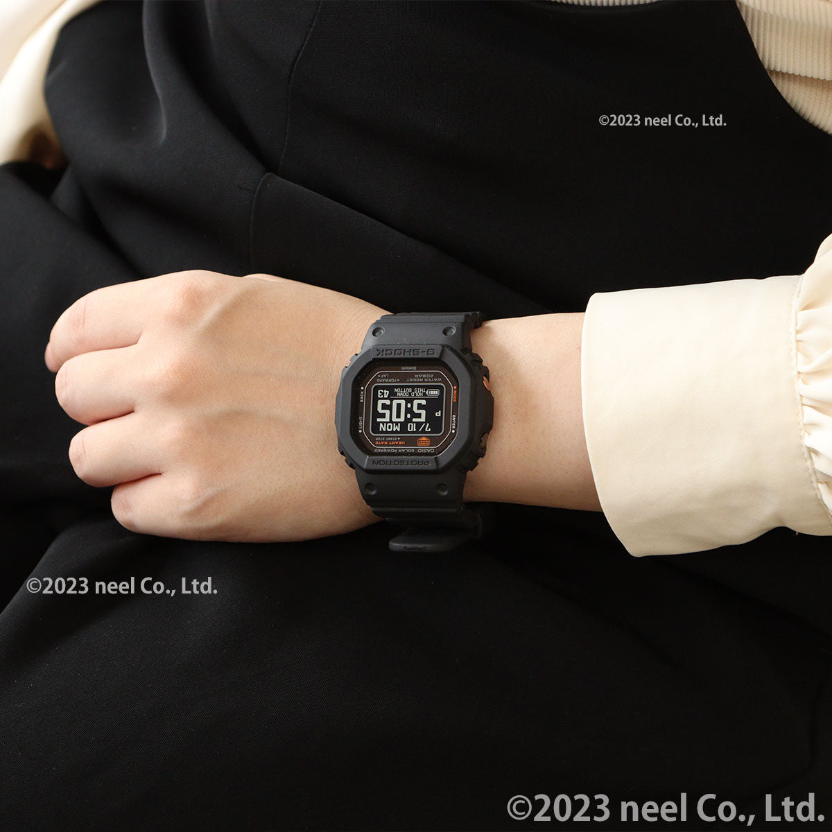 G-SHOCK G-SQUAD カシオ Gショック ジースクワッド CASIO DW-H5600-1JR