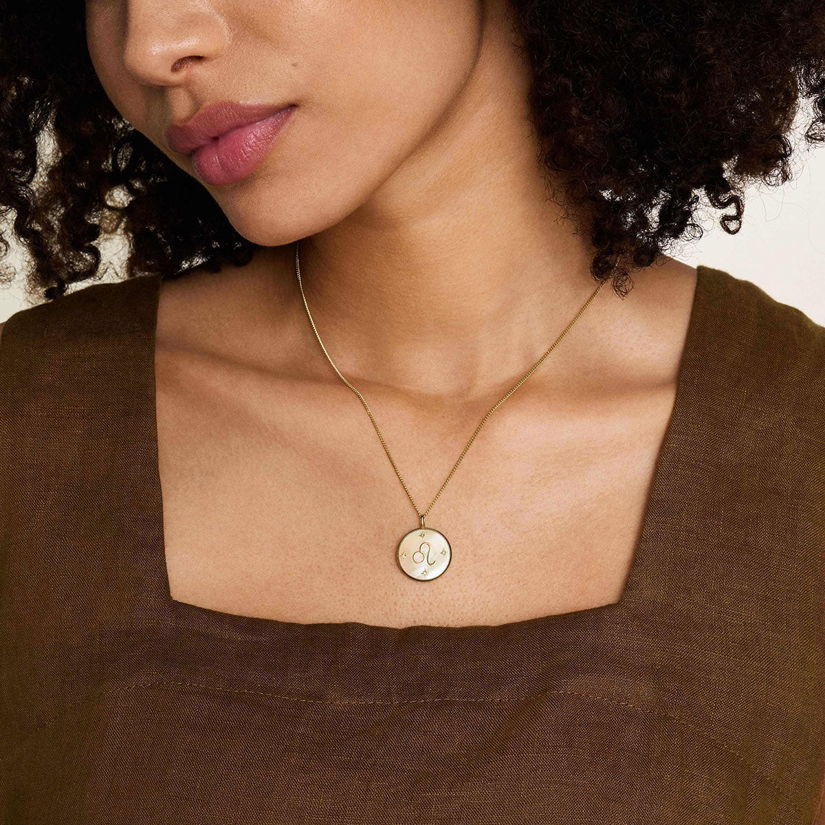 フォッシル FOSSIL Sutton アクセサリー ネックレス ペンダント しし座 レディース JF04842710