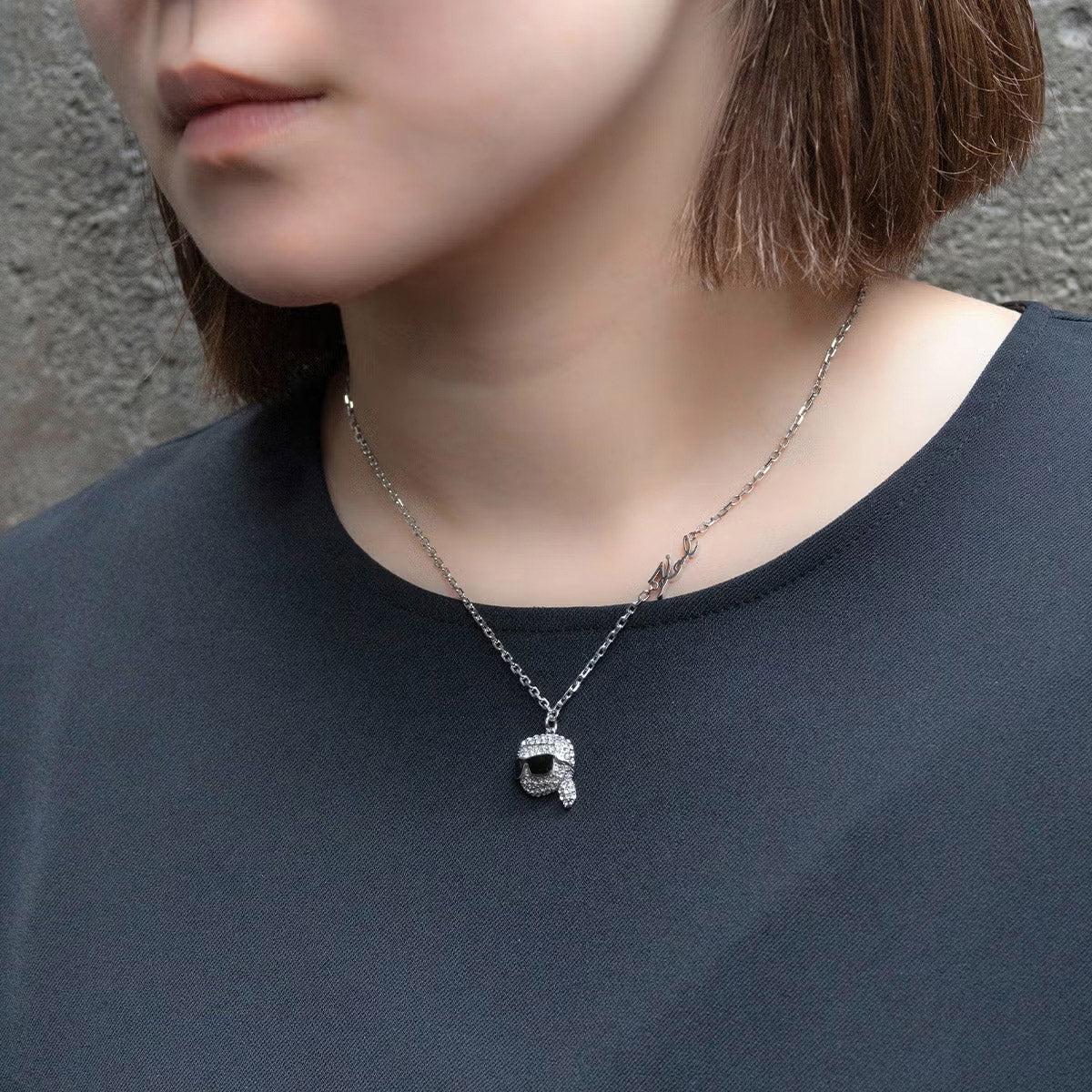 カール ラガーフェルド KARL LAGERFELD ネックレス ペンダント アクセサリー チャームコレクション Charm Collection シルバー クリスタル ホワイト エナメル カール ヘッド チャーム KLAYD06