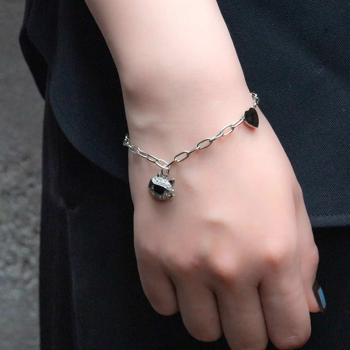 カール ラガーフェルド KARL LAGERFELD ブレスレット アクセサリー チャームコレクション Charm Collection シルバー クリスタル ホワイト エナメル シュペット チャーム KLAYD16