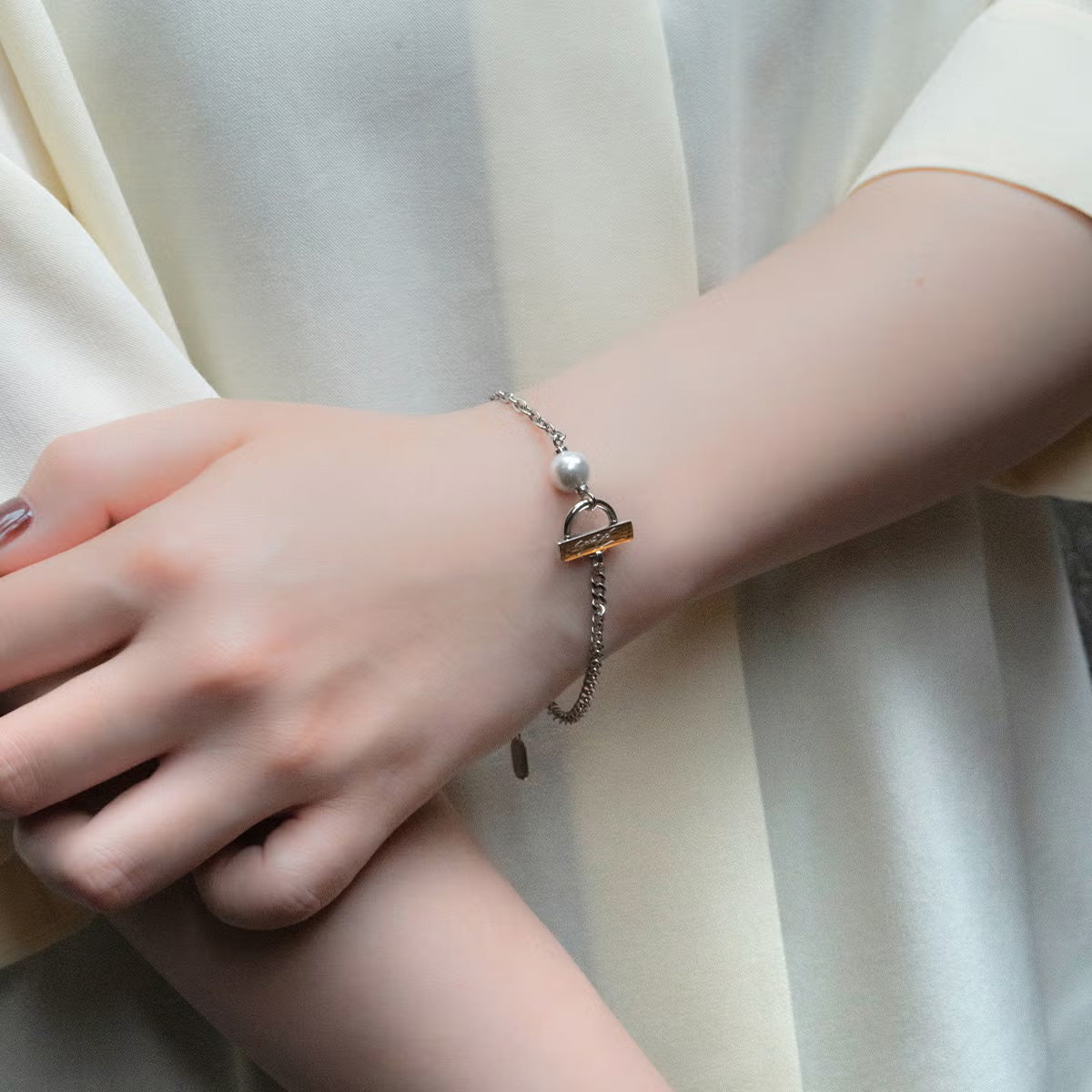 カール ラガーフェルド KARL LAGERFELD ブレスレット アクセサリー パールコレクション Pearl Collection シルバー シェル パール ホワイト KLAYR07